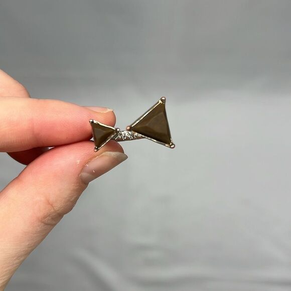 Vintage Geometrical Ring with Two Triangles - Picture 2 of 6